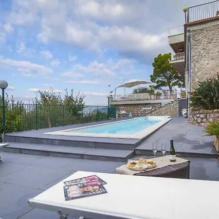Priora Sleeps 4 With Pool Air Con And Wifi Vila *